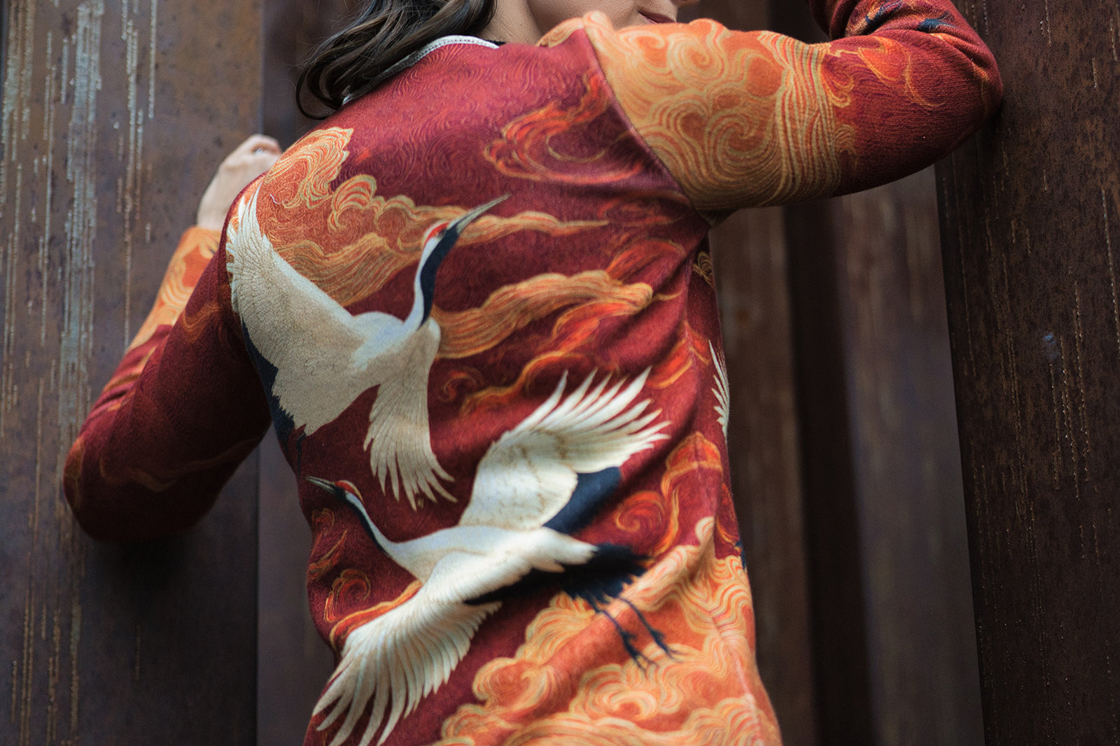 BAIKA női rövid kardigán Vörös Daru – cipzáras, mintás, prémium kötött pamut külsővel