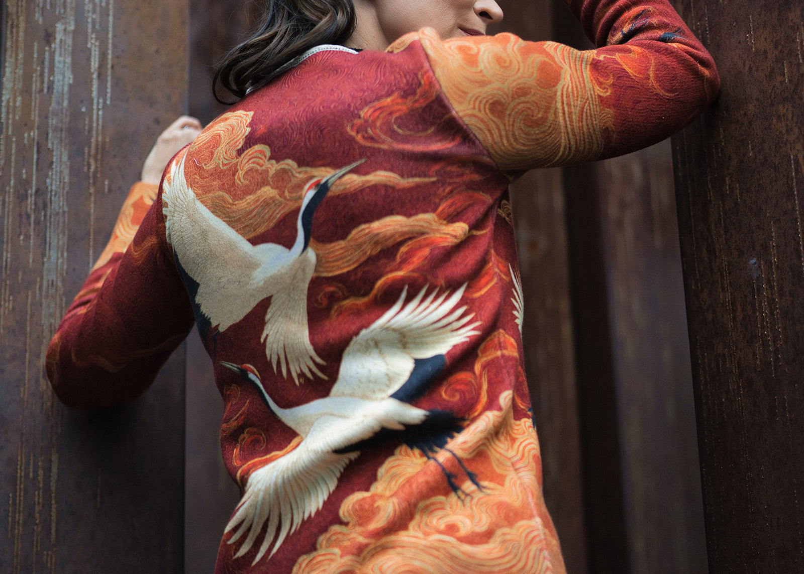 BAIKA női rövid kardigán Vörös Daru – cipzáras, mintás, prémium kötött pamut külsővel