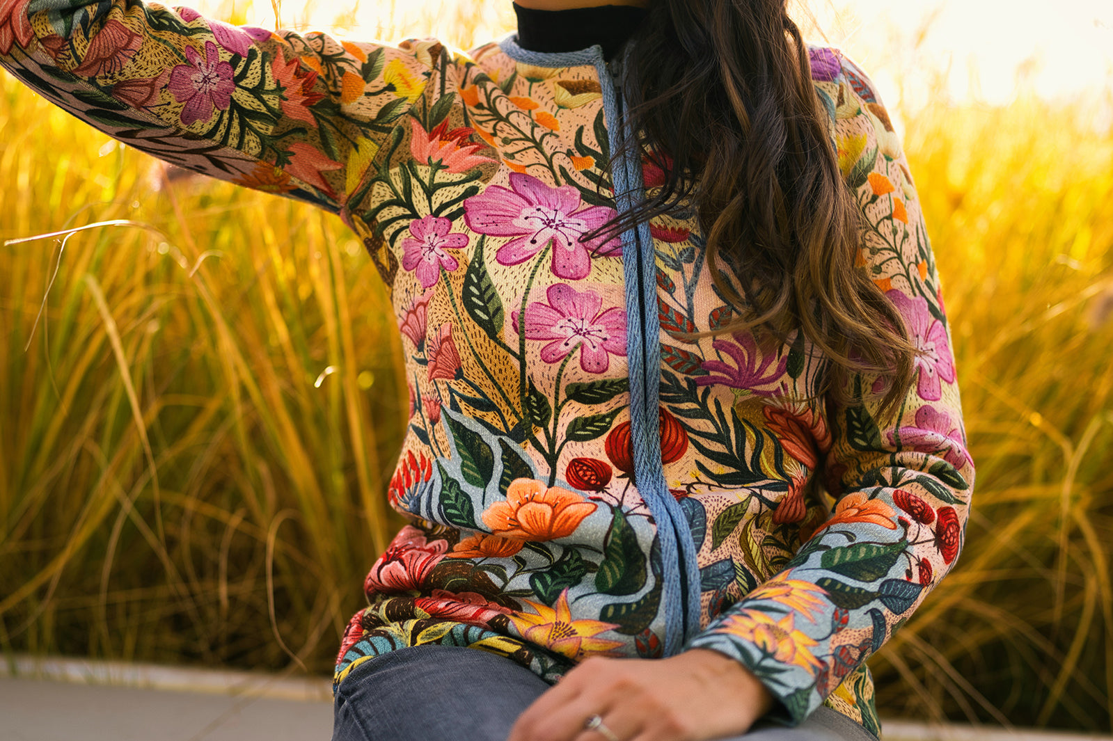 BAIKA női rövid kardigán Lélekvirág – virágos, cipzáras, prémium kötött pamut külsővel