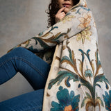 BAIKA női kötött kabát Kék Indák – cipzáras, mintás, ekrü alapon kék–arany indákkal